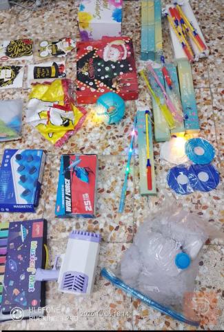 ألعاب متنوعة في كارتونة كبيرة للبيع في عموم العراق