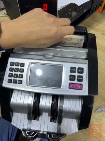 عداد نقود وفحص عملات مستعمل للبيع في بغداد