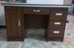 مكتب او طاولة قياس 120 في 60