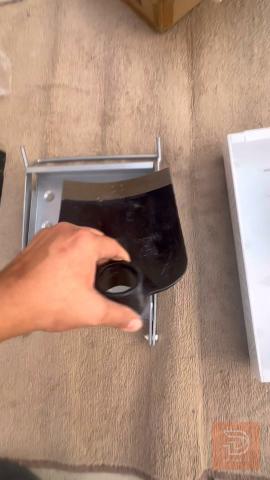 قطع أثاث أو معدات