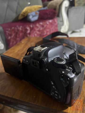 كاميرا كانون EOS 650D مع عدسة 18-55mm مستعمل للبيع في واسط