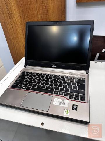 لابتوب Fujitsu جيل رابع i5 مستعمل للبيع في بغداد