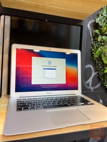 MacBook Air 13-inch 2013 للبيع في بغداد